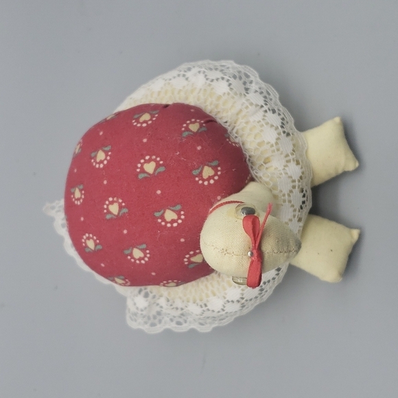 Vintage turtle pin cushion - Picture 2 of 8